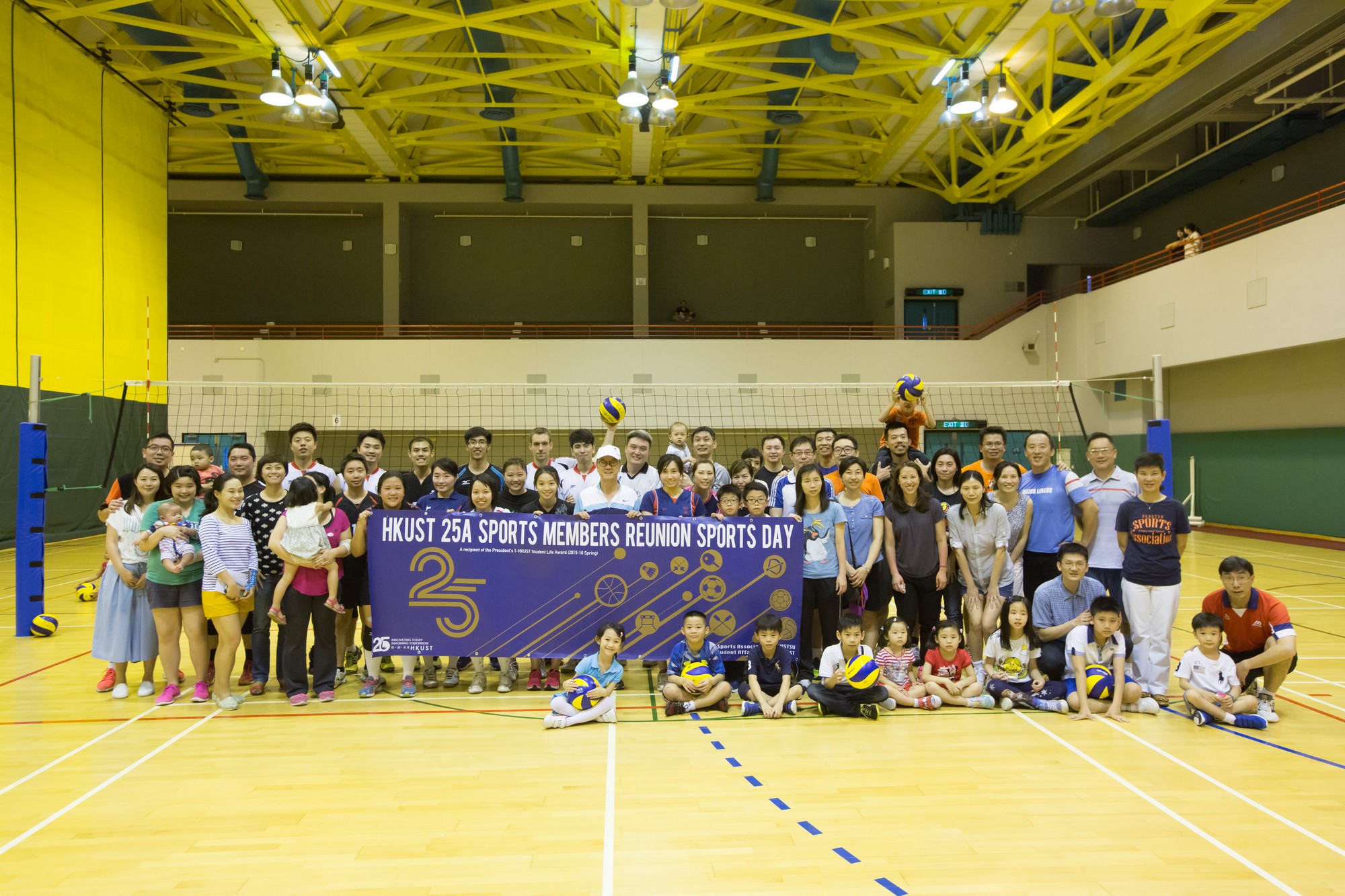 5d3_5717_volleyball-with-president.jpg