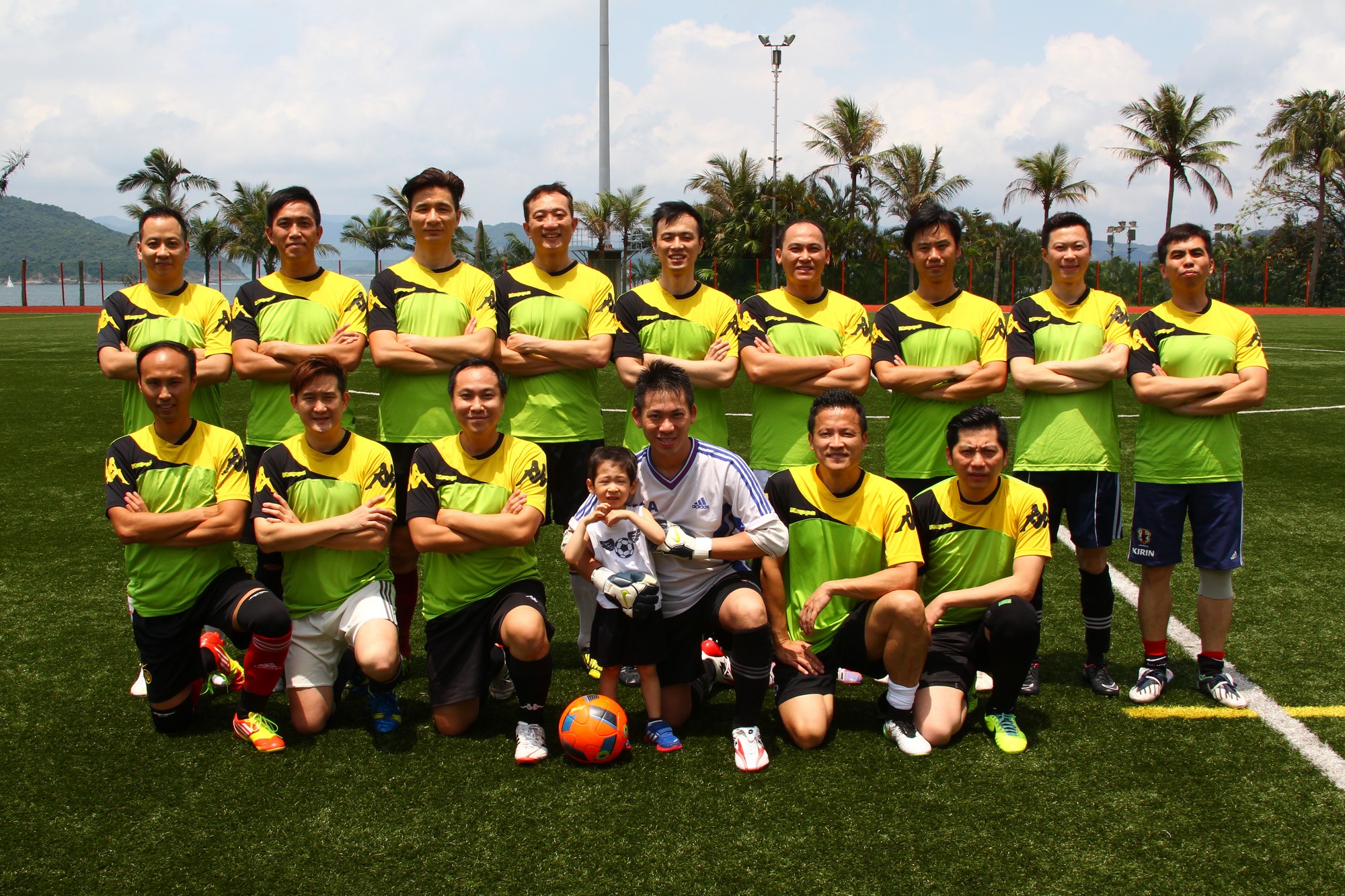 h90f1546_football.jpg