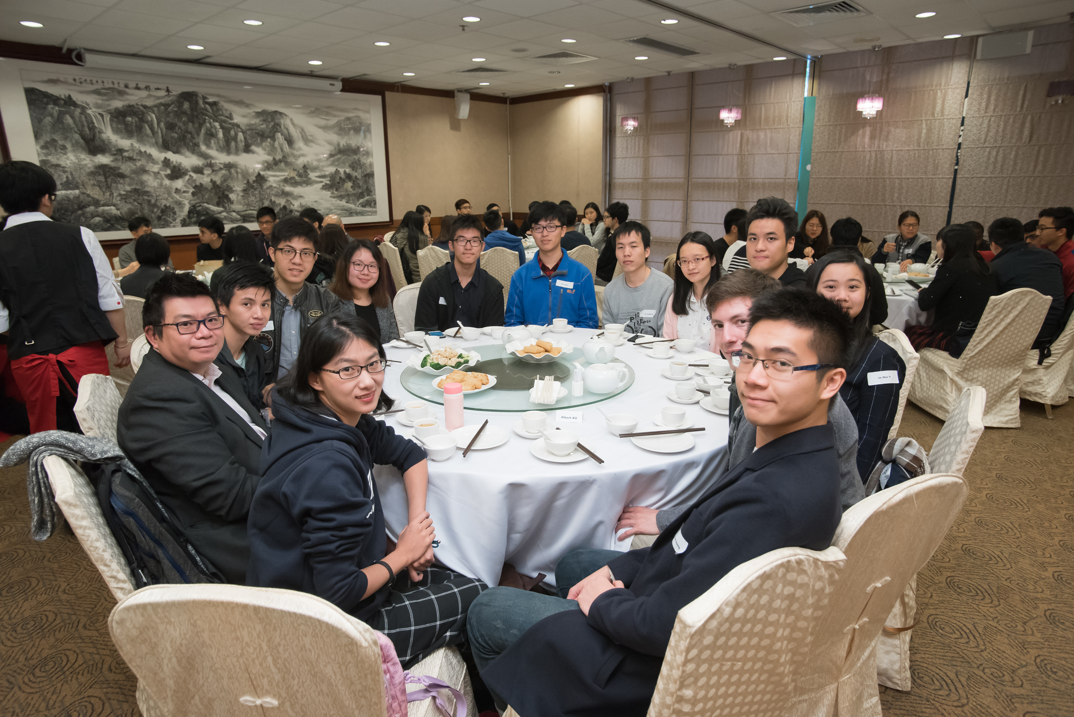 alu_ent_lun_p16690_02_052.jpg