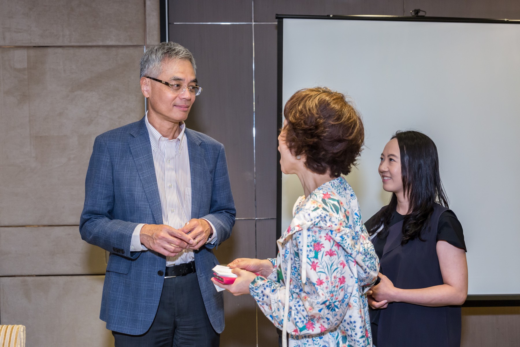 mai_aa_ina_cer_p18362_03_019.jpg
